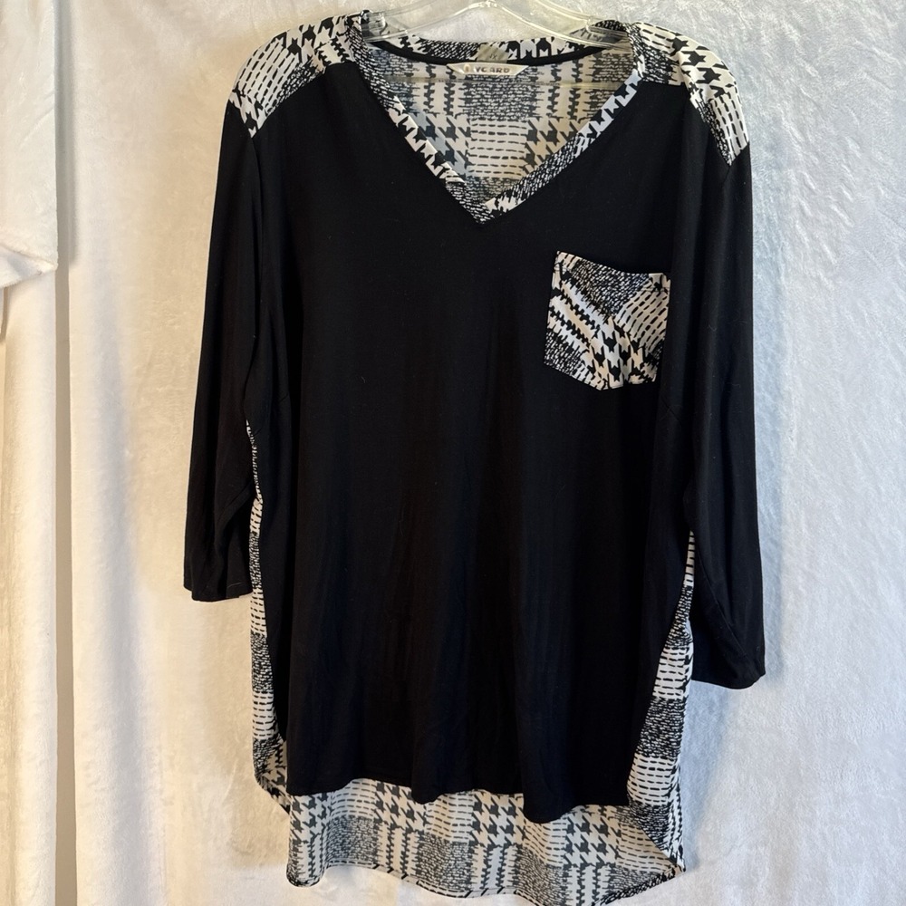 Nygård Knit 3/4 Sleeve V-Neck Patch Pocket Hi-Lo Top Black & White 1x